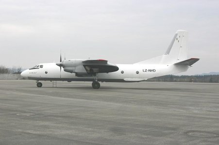 Antonov_AN-26_LZ-NHD_.jpg