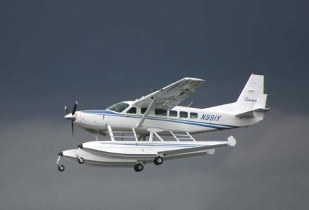 Cessna_208-Caravan_N991Y_b_.jpg