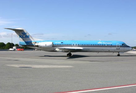KLM_Cityhopper_Fokker100_23-07-2005_.jpg