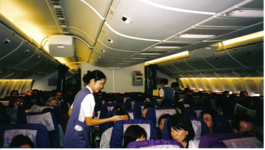 TG 647 BKK-HKT 10.09.04.JPG
