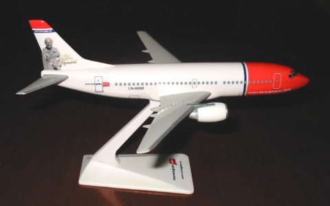 norwegian b737-300 180 right.JPG