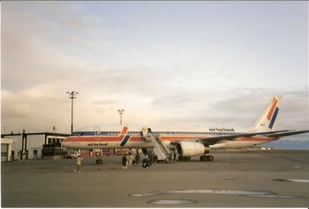 Air Holland PH-AHE edited.jpg
