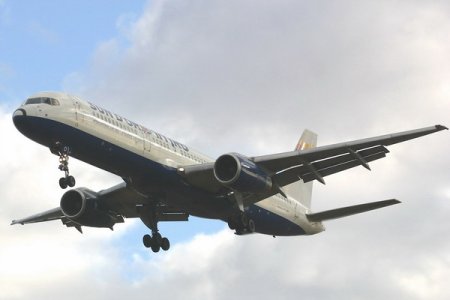 Sun Dor B757-200 4X-EBOed.jpg