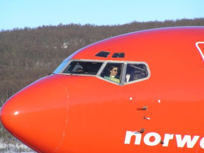 LN-KKR dame bak spaken.jpg