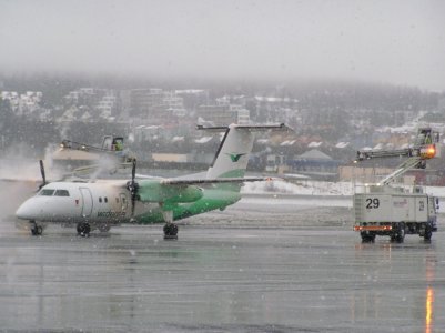 Widerøe på deicing 30.jpg