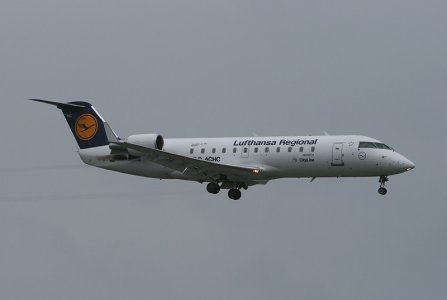 lufthansa_crj-200lr_d-achc_.jpg