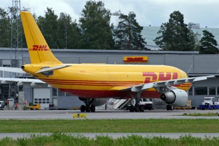 dhl-1.jpg