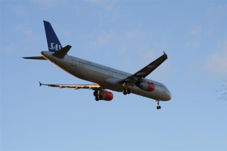 oy-kbb airbus a321-232.jpg