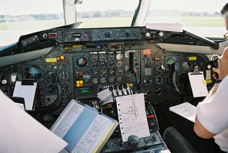 ddc8 cockpit.jpg