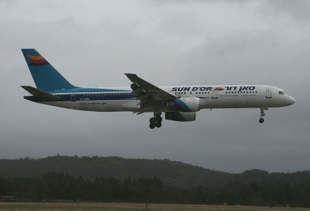 Sun-Dor_Boeing_757-200_4X-EBM_c_.jpg