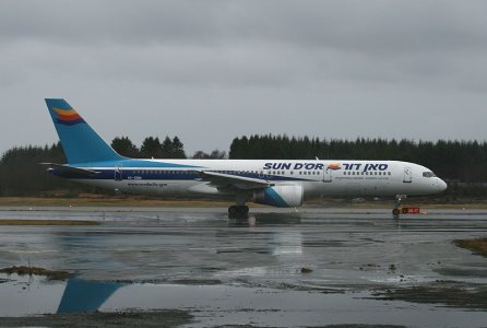 Sun-Dor_Boeing_757-200_4X-EBM_e_.jpg