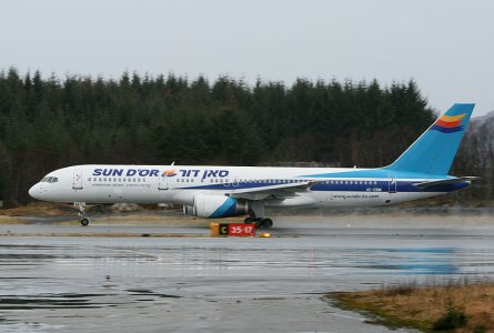 Sun-Dor_Boeing_757-200_4X-EBM_g_.jpg