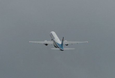 Sun-Dor_Boeing_757-200_4X-EBM_h_.jpg
