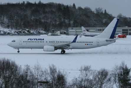Futura_737-86N_EC-KIN_02-02-2008_small_.jpg