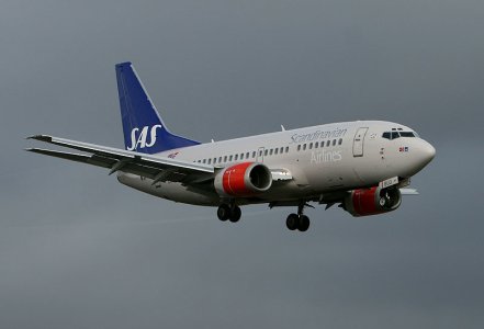 SAS_737-500_LN-BUD_a_.jpg
