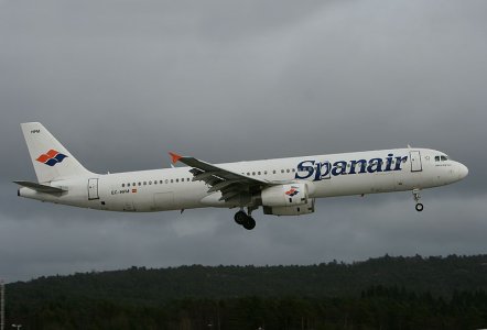 Spanair_A321_EC-HPM_b_.jpg