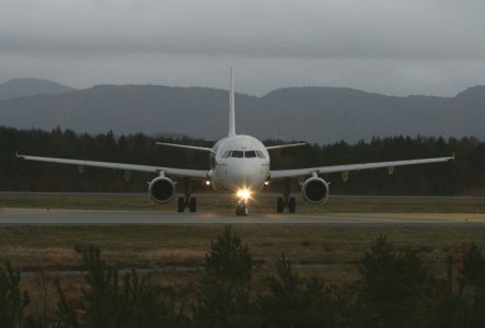 Spanair_A321_EC-HPM_c_.jpg
