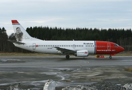 Norwegian_737-300_LN-KKI_c_.jpg