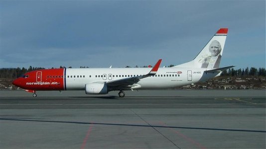 LN-NOC Norwegian med Ole Bull.jpg