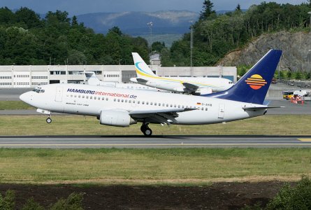 Hamburg_International_737-73S_D-AHIB_.jpg