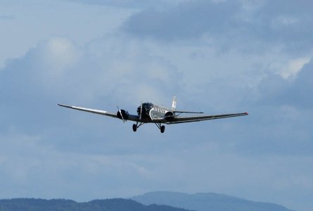 Ju-Air_Junker_Ju52_HB-HOS_a_.jpg