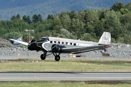 Ju-Air_Junker_Ju52_HB-HOS_b_.jpg