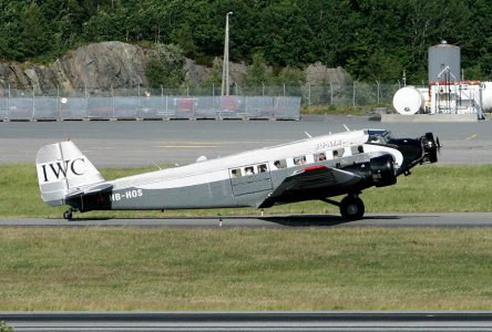 Ju-Air_Junker_Ju52_HB-HOS_d_.jpg