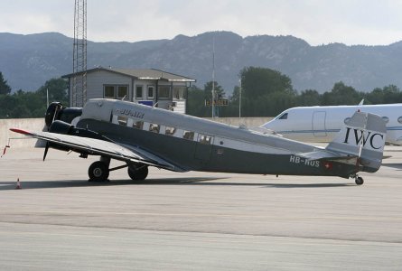 Ju-Air_Junker_Ju52_HB-HOS_f_.jpg