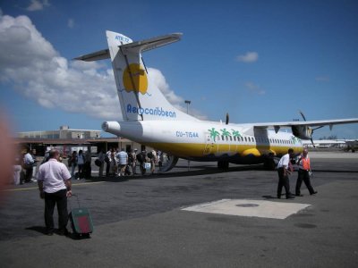 Aerocarinien ATR-72, Nassau.jpg