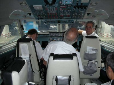 IL-96 cockpit.jpg