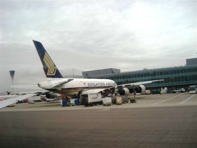 SQ A380 2 LHR 13nov08.jpg