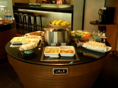 BKK_lounge_snack.JPG
