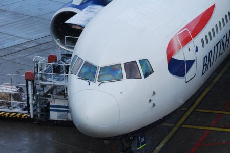 BA B767 DUS ground in snow closeup.jpg