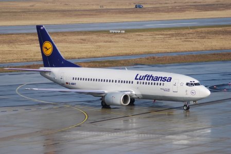 LH B733 D-AXBT DUS ground.jpg