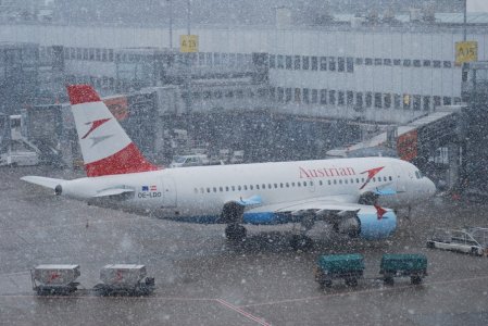 OS A319 OE-LDD DUS ground heavy snow.jpg