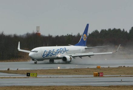 Eurocypria_737-8Q8_5B-DBU_a_11-04-2006_.jpg