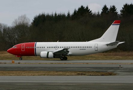 Norwegian_737-3k9_LN-KKW_a_15-04-2006_.jpg