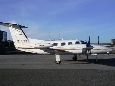 SE-LYY_30.05.06_Piper PA42-1000.jpg