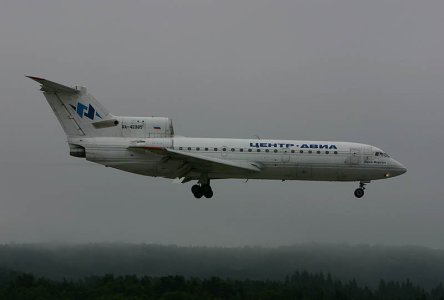 Centre-Avia_Yak42_RA-42385_23-07-2006_.jpg