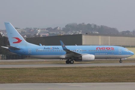Neos B737-800 I-NEOU960.jpg