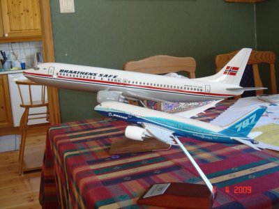 B737 001.jpg