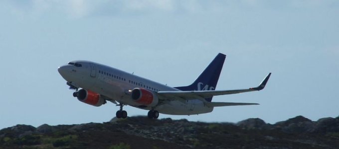 LN-TUJ tar av mot Oslo.jpg