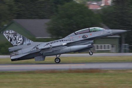 f-16 692.jpg