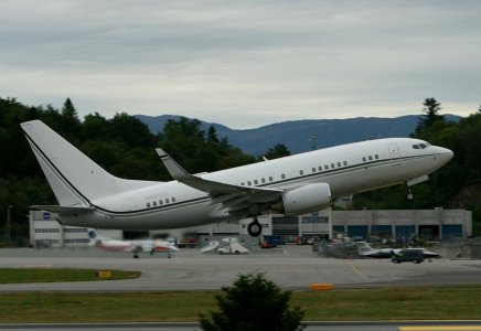 Boeing_737-7FY_BBJ _N493AG_b_22-07-2009_.jpg