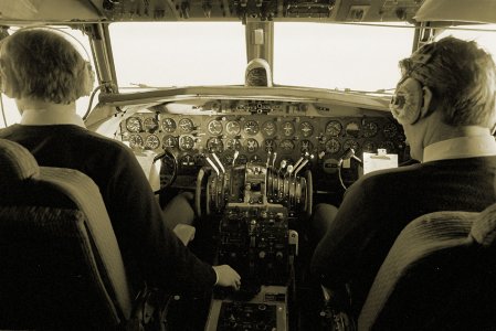 bw_cv440cockpit2.jpg