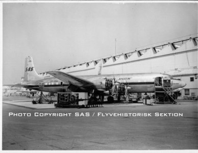 dc-7_oy-kna_sasflyhis-2.jpg