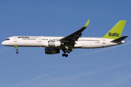 airbalticcom-757-200-wl-yl-bdb-04apr-lgw-t8lr.jpg