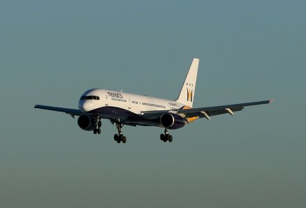 Monarch_757-200_G-DAJB_a_04-03-2010_.jpg