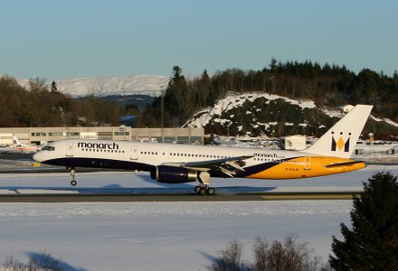 Monarch_757-200_G-DAJB_b_04-03-2010_.jpg