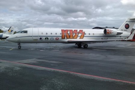 Kiss-003.jpg